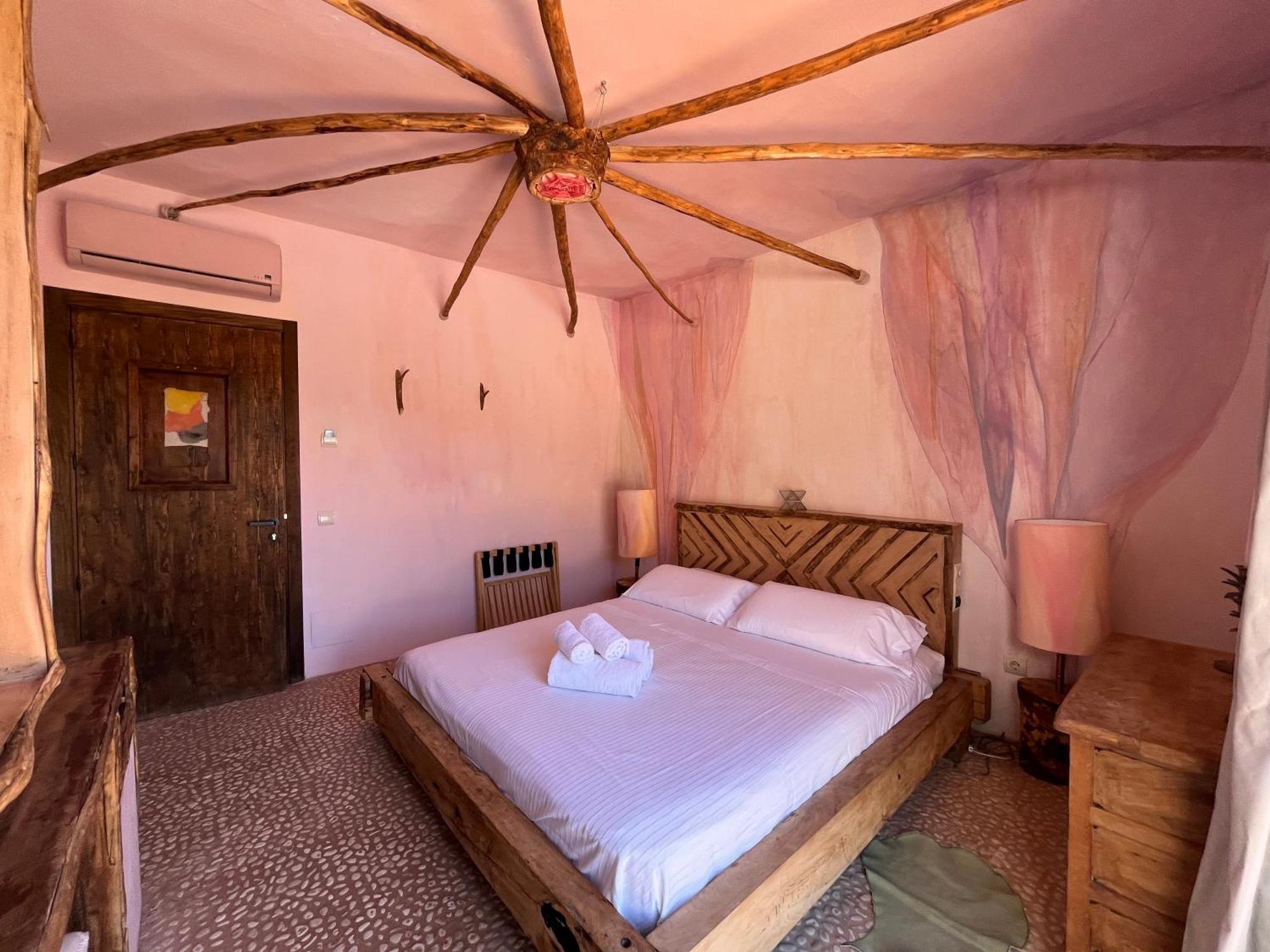 Boutique Hostal La Curandera De Salinas Sant Francesc de s'Estany Exterior foto